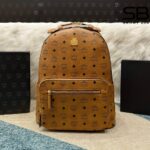 Ba Lô MCM Medium Stark Backpack In Visetos Double Zip Cognac Nâu 42CM góc nghiêng chi tiết