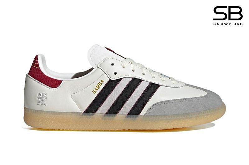 Giày adidas Samba OG Year of the Snake 2025 Trắng Đen Đỏ kiểu dáng thể thao sang trọng.