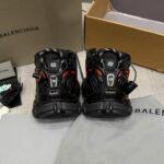 Giày Balenciaga Runner Graffiti Black Red Đen Đỏ với thiết kế độc đáo và cá tính.