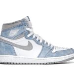Giày Jordan 1 High OG Hyper Royal Xanh Nhạt sang trọng và thời thượng