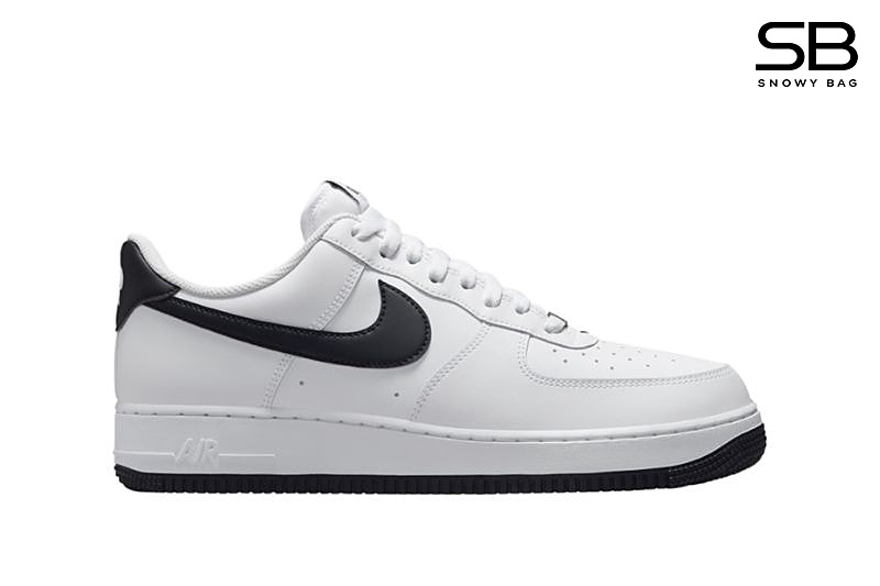 Giày Nike Air Force 1 07 White Black Outsole Trắng Đen kiểu dáng thời thượng
