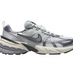 Giày Nike V2K Run Pure Platinum Wolf Grey Màu Bạc, thiết kế hiện đại và sang trọng