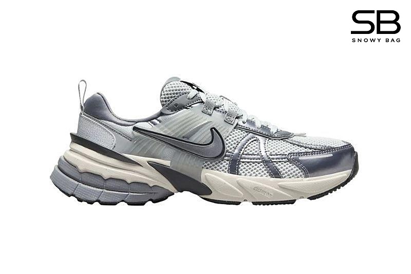 Giày Nike V2K Run Pure Platinum Wolf Grey Màu Bạc, thiết kế hiện đại và sang trọng