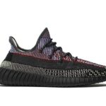 Giày Yeezy 350 V2 Yecheil Đen Tím với thiết kế độc đáo