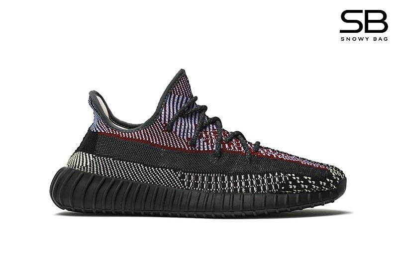 Giày Yeezy 350 V2 Yecheil Đen Tím với thiết kế độc đáo