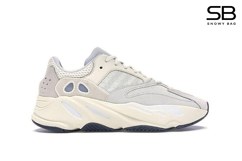 Giày Yeezy 700 Analog với thiết kế hiện đại và phong cách thời trang