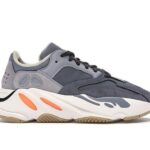 Giày Yeezy 700 Boost Magnet với thiết kế hiện đại và phong cách