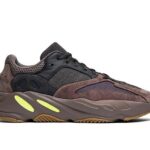 Giày Yeezy 700 Mauve với thiết kế độc đáo và màu sắc nổi bật