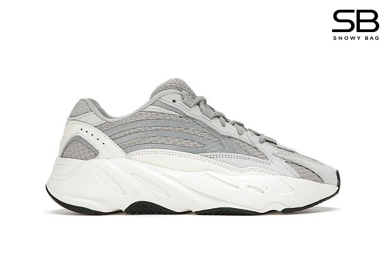 Giày Yeezy 700 Static với thiết kế hiện đại và sang trọng.