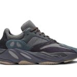 Giày Yeezy 700 Teal Blue Xám Xanh với thiết kế độc đáo