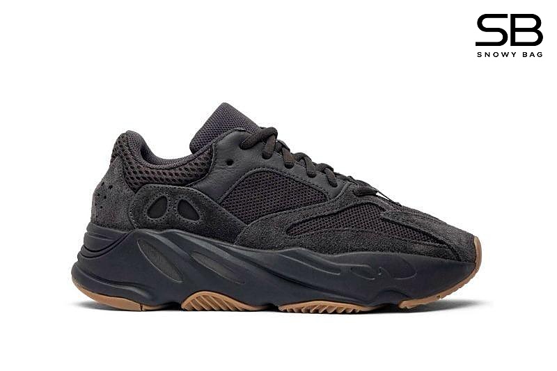 Giày Yeezy 700 Utility Black Đen với thiết kế mạnh mẽ và thời thượng