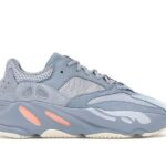 Giày Yeezy Boost 700 Inertia với thiết kế độc đáo và thời trang