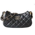 Túi Chanel 23K 19 Logo Mini Hobo Black Calfskin 20CM Màu Đen sang trọng