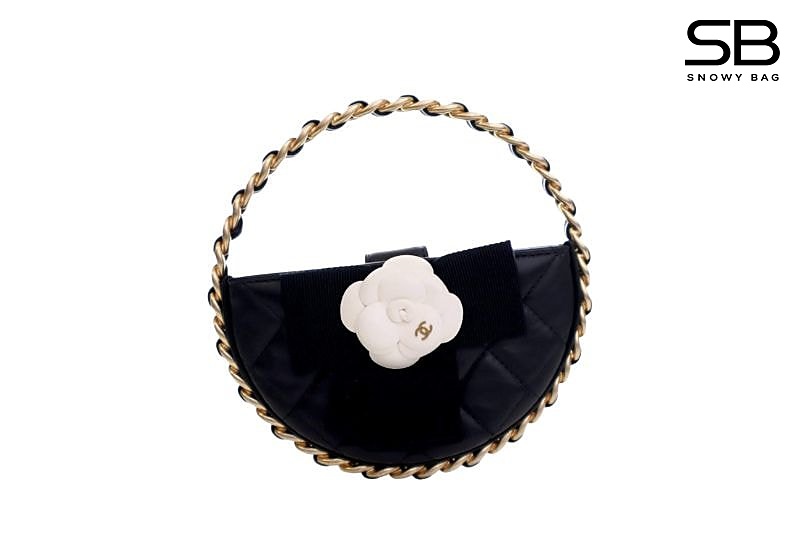 Túi Chanel 23K Jennie Pouch Round Camellia Black Lambskin Đen sang trọng