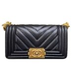 Túi Chanel Le Boy Small Black Lambskin Chevron GHW 20.5CM Màu Đen sang trọng