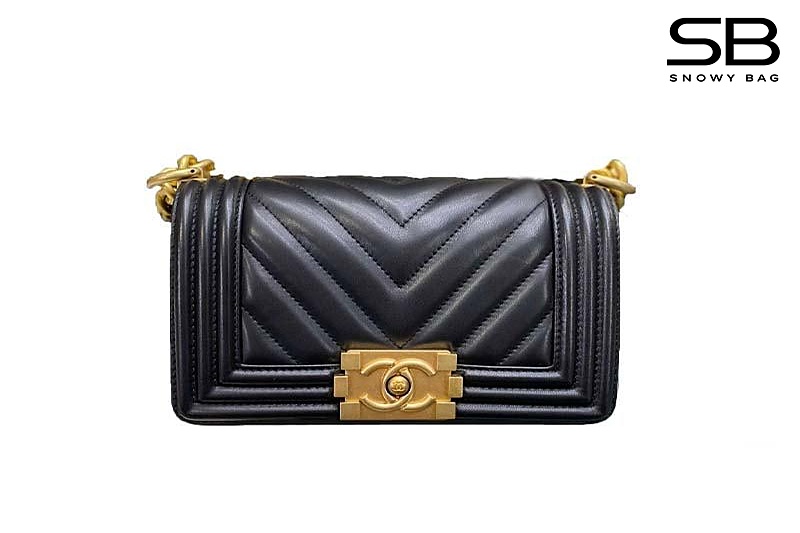 Túi Chanel Le Boy Small Black Lambskin Chevron GHW 20.5CM Màu Đen sang trọng