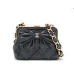 Túi Chanel Mini Clutch with Bow CroSSbody Black Shiny Black Patent Crumpled Lambskin sang trọng