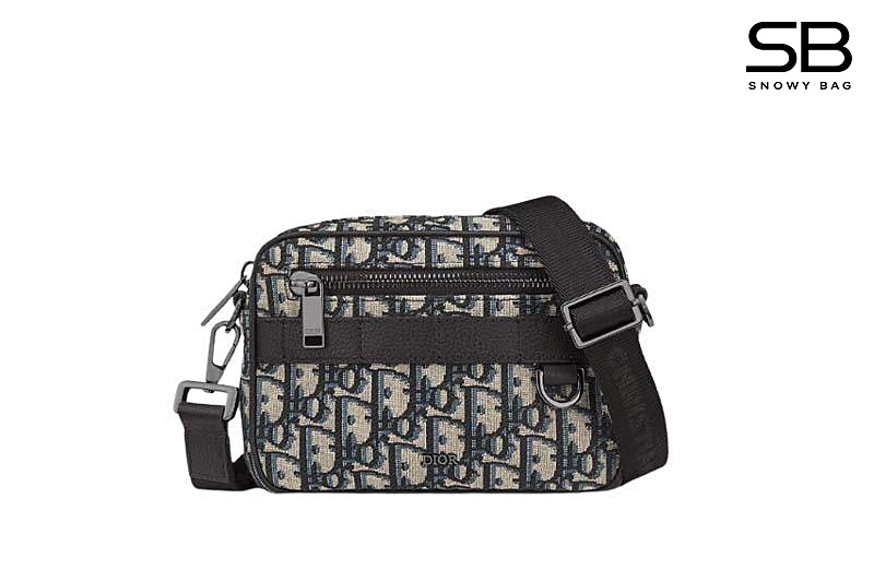 Túi Dior Mini Safari Bag với dây đeo màu be và đen Oblique Jacquard