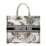 Túi Large Dior Book Tote White Black Zodiac Size 41 sang trọng và nổi bật