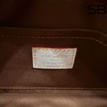 Túi LV Mini Soft Trunk Monogram Legacy Nâu 18CM, thiết kế sang trọng và tinh tế.