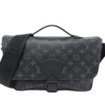 Túi LV Montsouris Messenger M46685 Monogram Eclipse Đen sang trọng