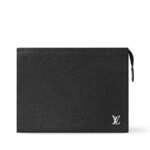 Túi LV Pochette Voyage Black Taiga M30450 màu đen sang trọng.