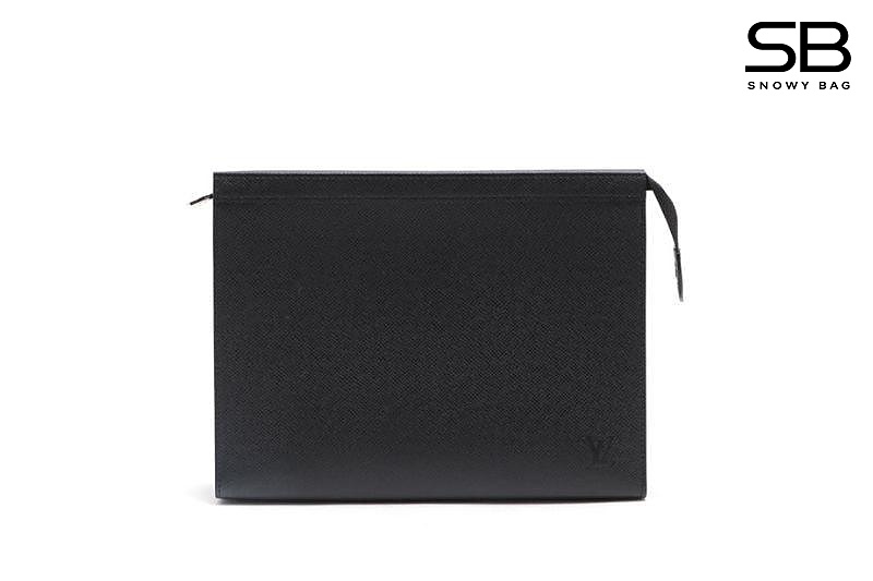 Túi LV Pochette Voyage M30547 Black Taiga Màu Đen sang trọng