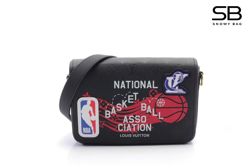 Túi LV x NBA Studio Messenger Shoulder Bag M58498 Black Monogram Empreinte S23 sang trọng