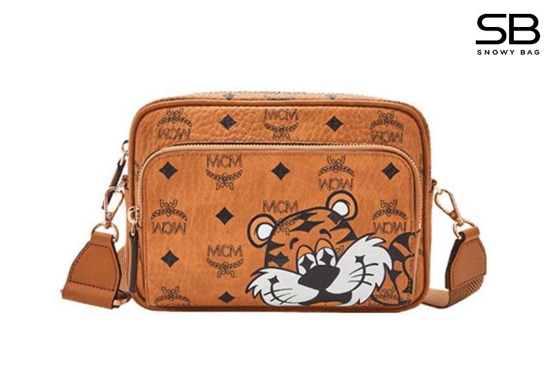 Túi MCM Klassik Crossbody in New Year Tiger Visetos Nâu