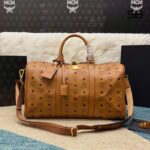 Túi MCM Ottomar Weekender Bag 45 In Visetos Cognac Nâu góc nghiêng chi tiết