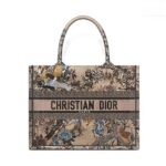 Túi Medium Dior Book Tote Size 36 Beige Jadin Hiver sang trọng