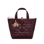 Túi Small Dior Toujours Vertical Tote Bag Burgundy Macrocannage Calfskin Đỏ sang trọng