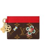 Ví LV Charms Card Holder Monogram Canvas Candy Red Nâu Đỏ sang trọng và tinh tế