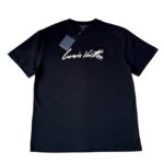 Áo LV Cursive Signature T-Shirt Black 1AII22 Màu Đen phong cách thời trang