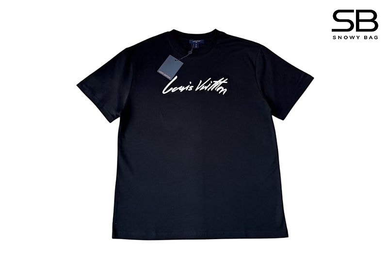 Áo LV Cursive Signature T-Shirt Black 1AII22 Màu Đen phong cách thời trang