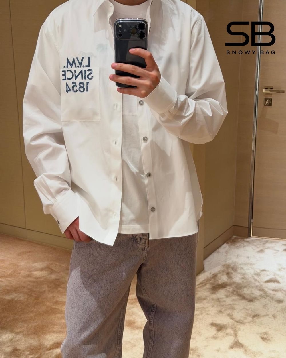 Áo Sơ Mi LV Long-Sleeved Signature Shirt White LVM Since 1854 với logo tinh tế