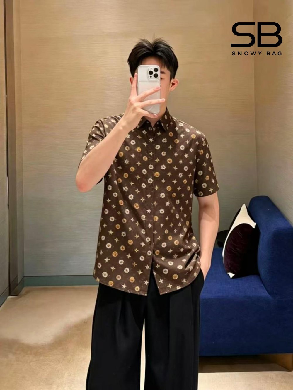 Áo Sơ Mi LV Monogram Printed Short-Sleeved Silk Shirt Deep Brown với thiết kế sang trọng