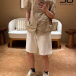 Áo Sơ Mi LV Monogram Short-Sleeved Shirt Beige 1AK77Y góc nghiêng chi tiết