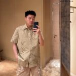 Áo Sơ Mi LV Monogram Short-Sleeved Shirt Beige 1AK77Y với thiết kế sang trọng