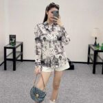 Áo Sơ Mi LV Monogram Toile de Jouy Silk Shirt với chi tiết logo tinh tế