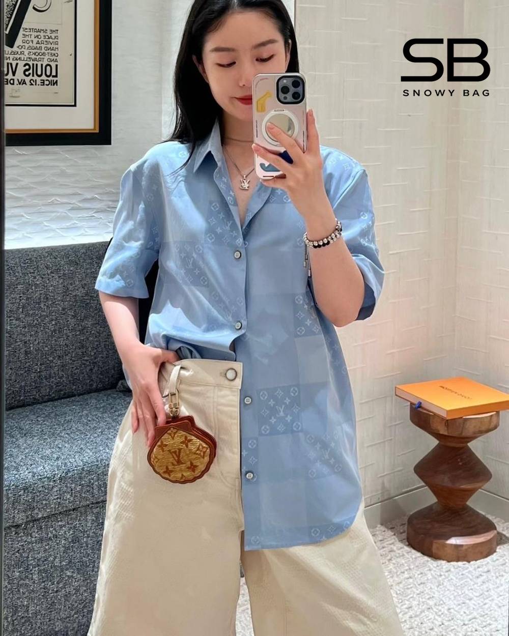 Áo Sơ Mi LV Patchwork Jacquard Short-Sleeved Shirt Monogram Pale Blue góc nghiêng chi tiết