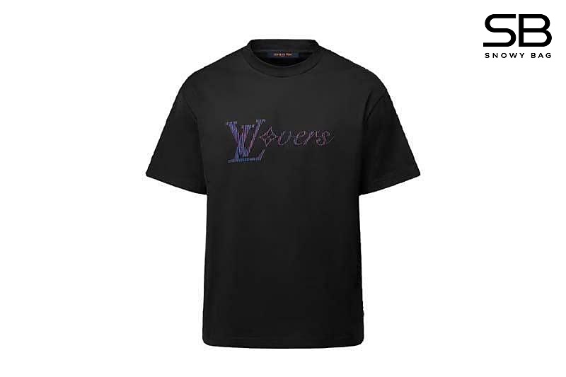 Áo Thun LV Iridescent LV Vers T-Shirt 1AGTSD Màu Đen, phong cách thời trang đẳng cấp.