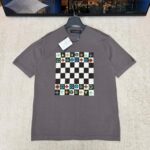 Áo Thun LV Spring 27 T-shirt Grey Miroir Monogram Màu Xám góc nghiêng chi tiết