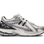 Giày New Balance 1906R Silver Metallic Black Bạc Đen với thiết kế hiện đại