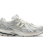 Giày New Balance 1906R Silver Metallic Màu Bạc Xanh thể hiện phong cách thời trang