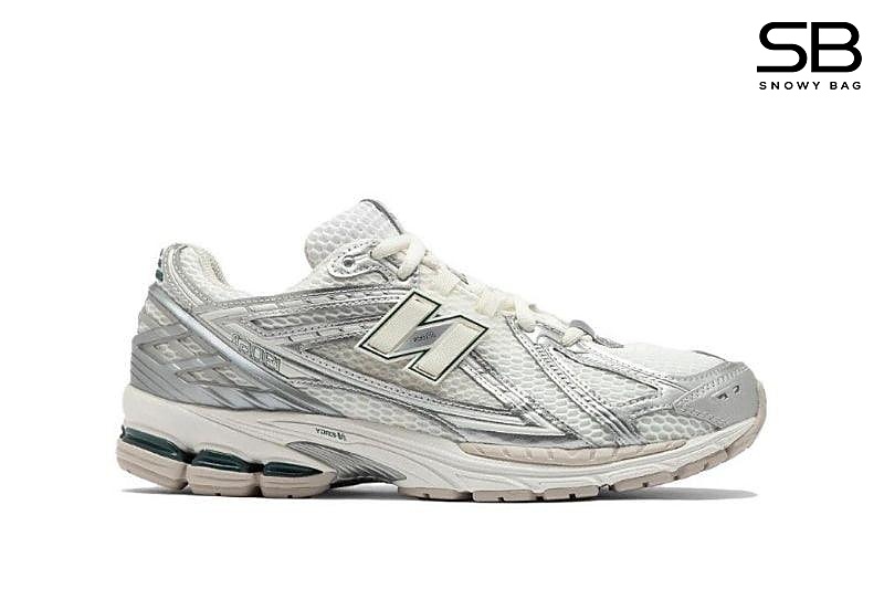 Giày New Balance 1906R Silver Metallic Màu Bạc Xanh thể hiện phong cách thời trang