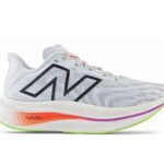 Giày New Balance FuelCell SuperComp Trainer V2 với thiết kế hiện đại và năng động