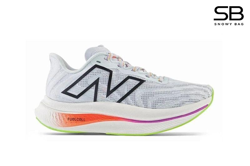 Giày New Balance FuelCell SuperComp Trainer V2 với thiết kế hiện đại và năng động