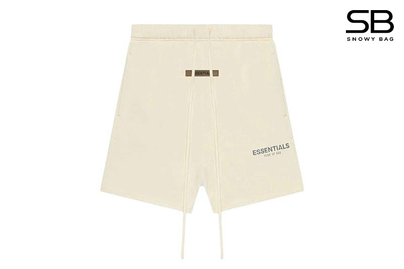 Quần Fear of God Essentials Short Kem Nhạt kiểu dáng thời trang.