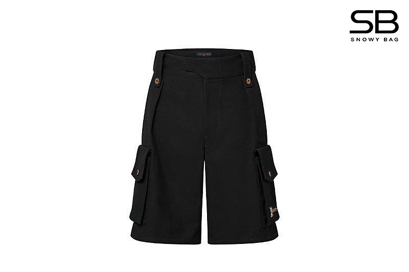 Quần Short LV Cotton Utility Cargo Shorts Black Lovers Đen sang trọng